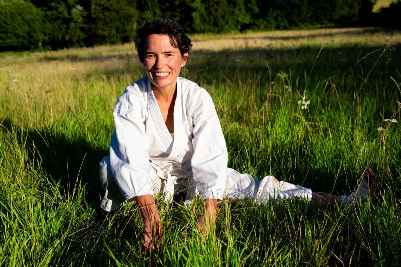 Mirabelle de Palma stretching exercise